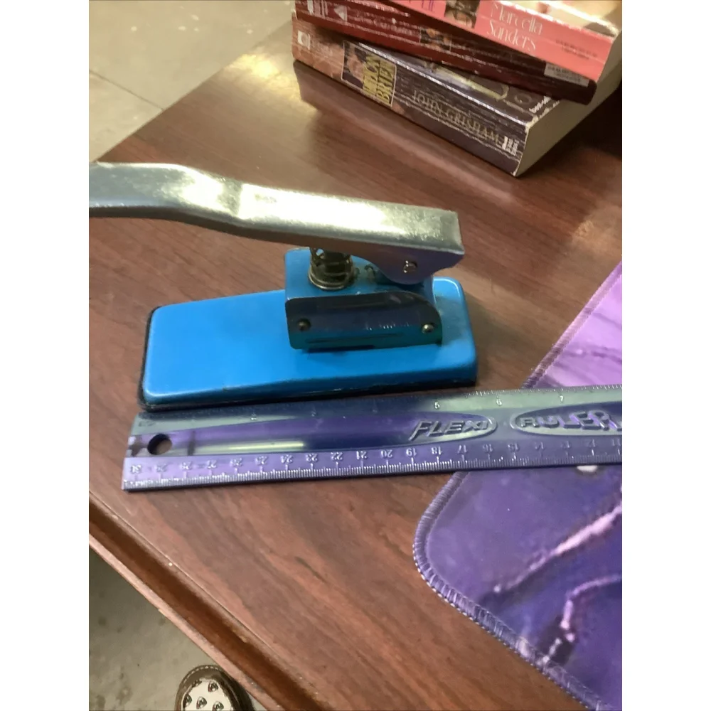 VINTAGE GRANTS STAPLELESS PAPER FASTENER